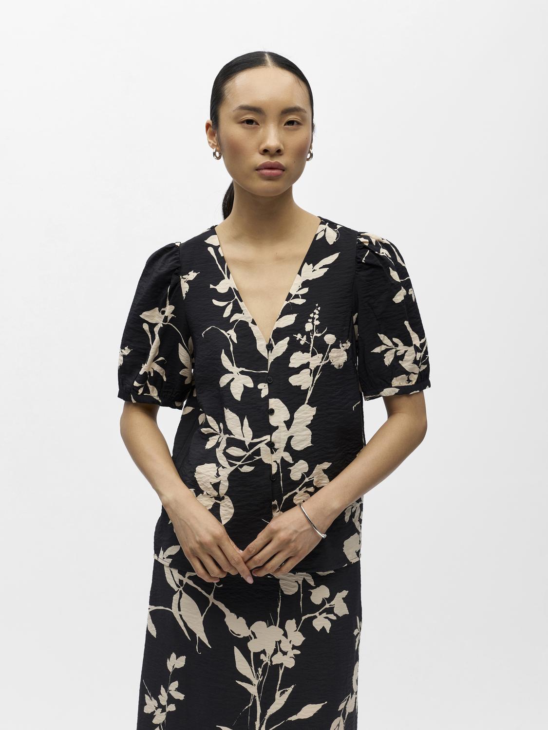 model_shot-front